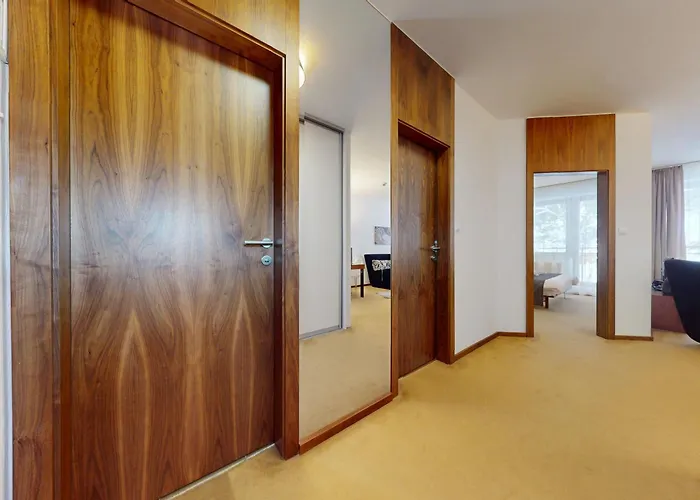 Deluxe Jasna * デマノブスカ・ドリーナ